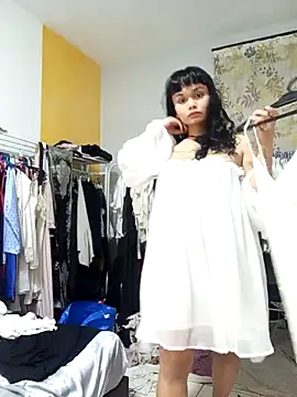 Snapshot of estradiolist chatting on February 24, 2:26 pm estradiolist online show from February 24, 2:26 pm