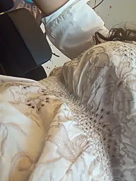 Snapshot of estradiolist chatting on March 24, 4:28 am estradiolist online show from March 24, 4:28 am