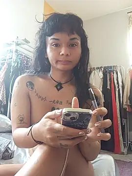 Snapshot of estradiolist chatting on March 31, 2:24 am estradiolist online show from March 31, 2:24 am