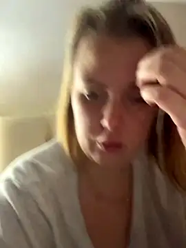 Piccolamonella29 online show from November 19, 2:33 am