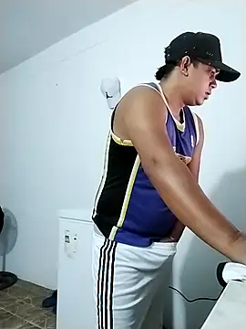 Snapshot of Alex_man23 chatting on November 5, 10:43 pm Alex man23 online show from November 5, 10:43 pm