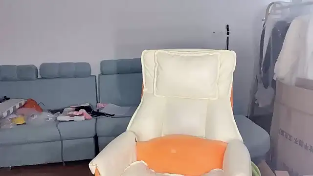 Akong11 online show from February 28, 6:25 am