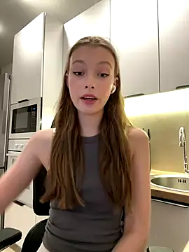 FriendlyFire 18 online show from September 23, 6:22 pm