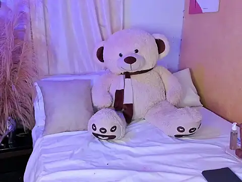 Snapshot of ebonyebony24 chatting on February 19, 1:12 am ebonyebony24 online show from February 19, 1:12 am