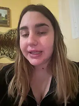 Snapshot of marouska_official chatting on March 25, 2:45 pm marouska official online show from March 25, 2:45 pm