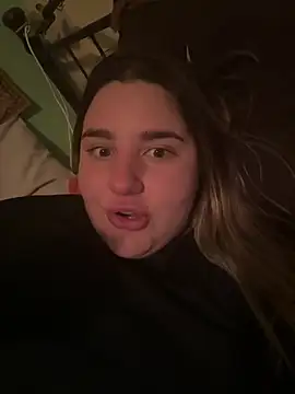 Snapshot of marouska_official chatting on March 28, 7:35 pm marouska official online show from March 28, 7:35 pm