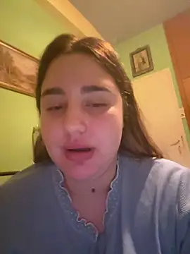 Snapshot of marouska_official chatting on April 8, 1:27 am marouska official online show from April 8, 1:27 am