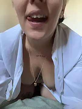 Snapshot of anonyme_hot47 chatting on November 22, 9:52 am anonyme hot47 online show from November 22, 9:52 am