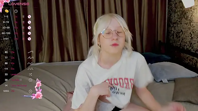 AlettaEve online show from September 22, 3:14 pm