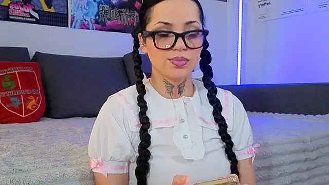 KiraQuinn1 online show from March 25, 2:56 pm