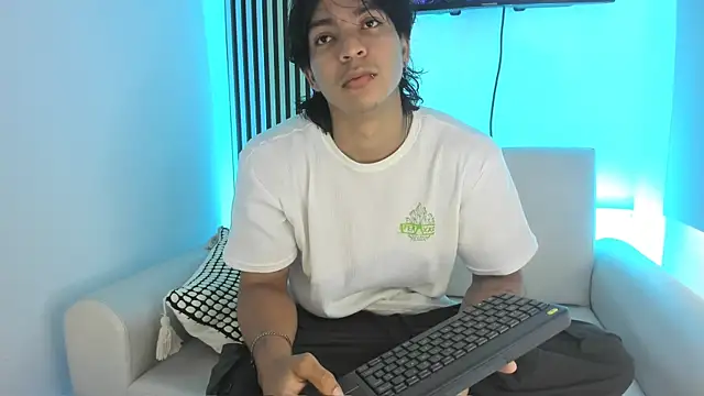 toji luxxer online show from September 26, 1:15 pm