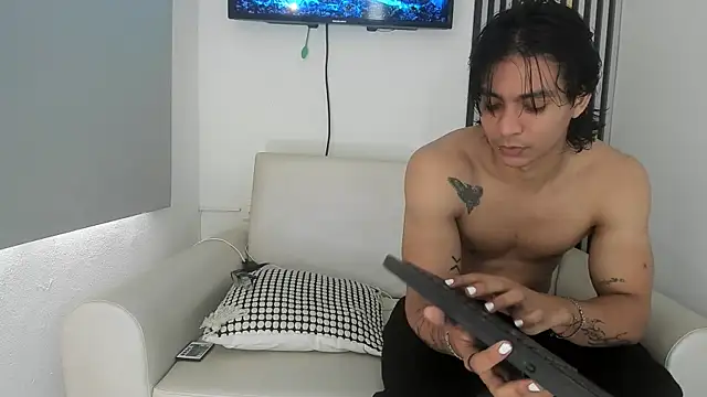 toji luxxer online show from October 17, 1:35 pm