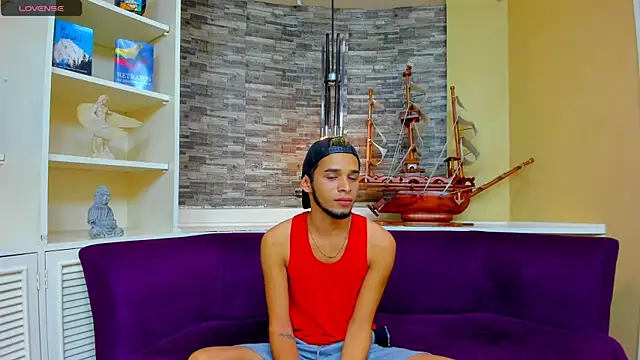 Juicy Creww online show from September 28, 9:47 am