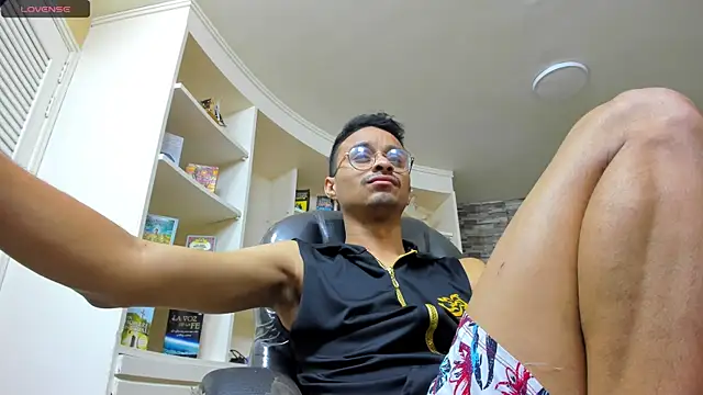 Juicy Creww online show from October 10, 9:08 am