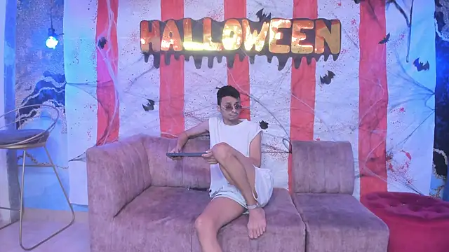 Juicy Creww online show from October 16, 9:43 am