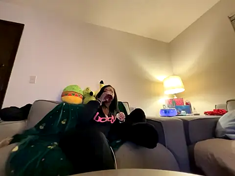 Snapshot of GoddessFatPuss chatting on December 15, 3:44 am GoddessFatPuss online show from December 15, 3:44 am