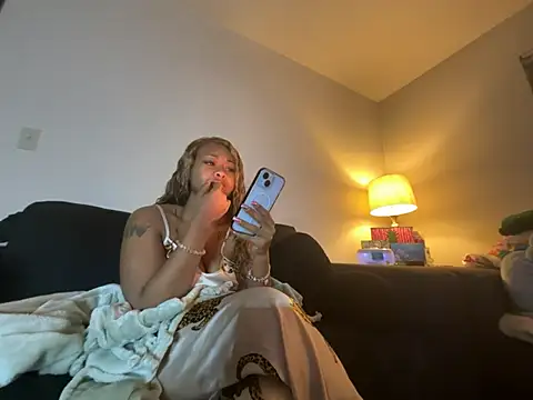 Snapshot of GoddessFatPuss chatting on June 12, 2:54 am GoddessFatPuss online show from June 12, 2:54 am