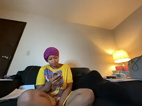 Snapshot of GoddessFatPuss chatting on July 7, 6:16 am GoddessFatPuss online show from July 7, 6:16 am