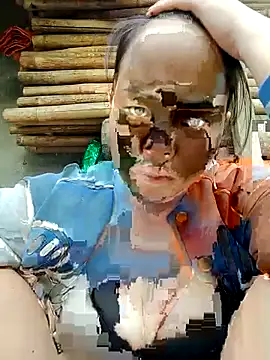 Snapshot of emilyzz chatting on October 26, 12:05 am emilyzz online show from October 26, 12:05 am