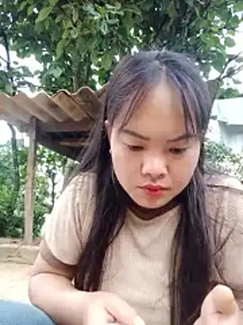 emilyzz online show from May 13, 9:50 am