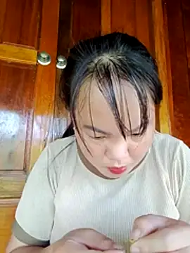 Snapshot of emilyzz chatting on May 20, 7:47 am emilyzz online show from May 20, 7:47 am