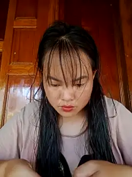 Snapshot of emilyzz chatting on May 28, 8:00 am emilyzz online show from May 28, 8:00 am