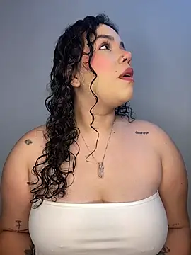 krisstenSantos online show from November 11, 12:05 pm