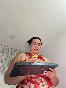 krisstenSantos online show from May 6, 1:05 pm