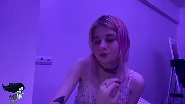 PinkVampire online show from October 29, 9:05 pm