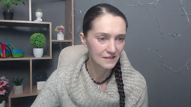 TayaFinch online show from November 11, 1:44 pm