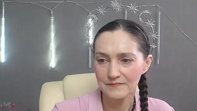 Snapshot of TayaFinch chatting on May 8, 11:15 am TayaFinch online show from May 8, 11:15 am