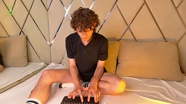 Tayler Floyd online show from September 18, 4:20 pm