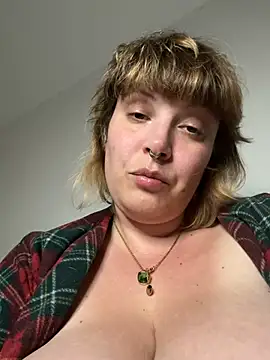 Snapshot of STRIPsegale chatting on April 15, 8:20 pm STRIPsegale online show from April 15, 8:20 pm