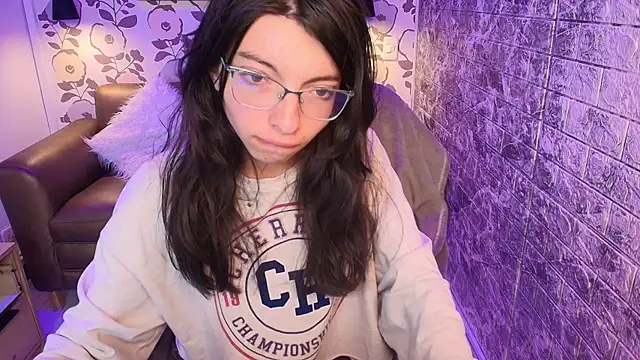 alllyson  online show from October 3, 7:44 pm