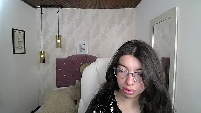 alllyson  online show from December 17, 8:04 pm