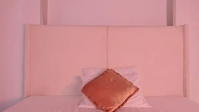 Sofi glow online show from February 4, 8:03 pm