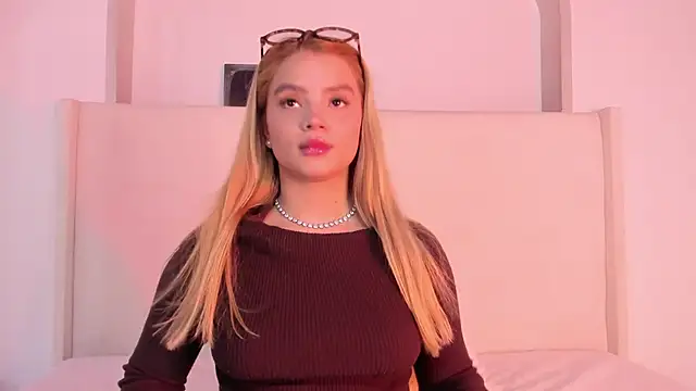 Sofi glow online show from March 20, 9:19 pm