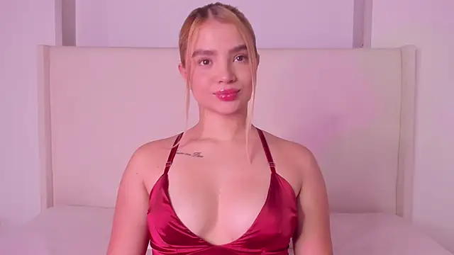 Snapshot of Sofi_glow chatting on May 21, 9:22 pm Sofi glow online show from May 21, 9:22 pm
