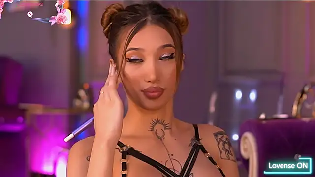 Snapshot of SiennaJayden chatting on November 6, 6:31 pm SiennaJayden online show from November 6, 6:31 pm