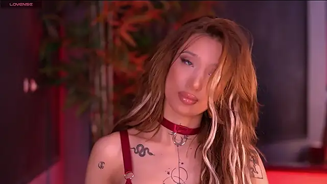 Snapshot of SiennaJayden chatting on December 5, 6:48 pm SiennaJayden online show from December 5, 6:48 pm