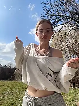 MilaMoone online show from March 18, 10:40 am