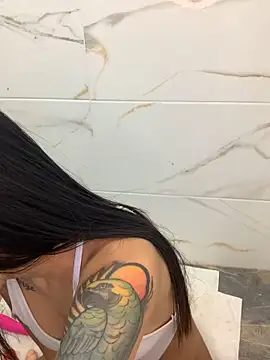 Snapshot of MiQeilaSweet chatting on March 13, 4:57 pm MiQeilaSweet online show from March 13, 4:57 pm