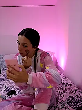 Snapshot of MiQeilaSweet chatting on March 25, 6:14 pm MiQeilaSweet online show from March 25, 6:14 pm