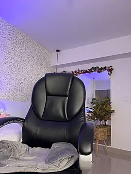 Snapshot of EMILIIA_RICHTER__ chatting on February 27, 7:47 pm EMILIIA RICHTER online show from February 27, 7:47 pm