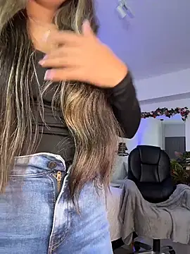 Snapshot of EMILIIA_RICHTER__ chatting on March 6, 8:27 pm EMILIIA RICHTER online show from March 6, 8:27 pm