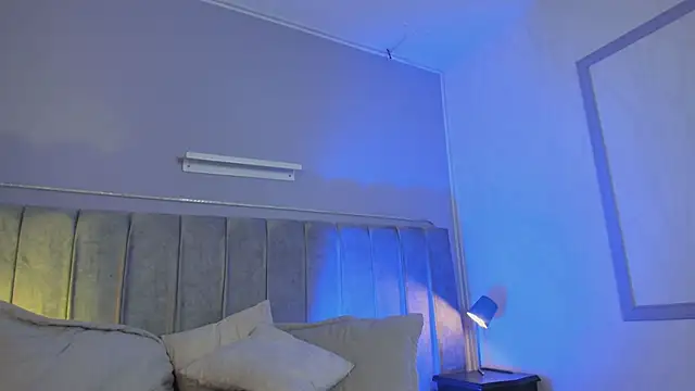 Peytonn Monroe online show from October 28, 12:30 pm