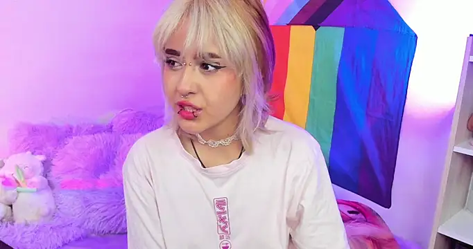 Snapshot of NekoWaifu chatting on September 25, 12:09 pm NekoWaifu online show from September 25, 12:09 pm