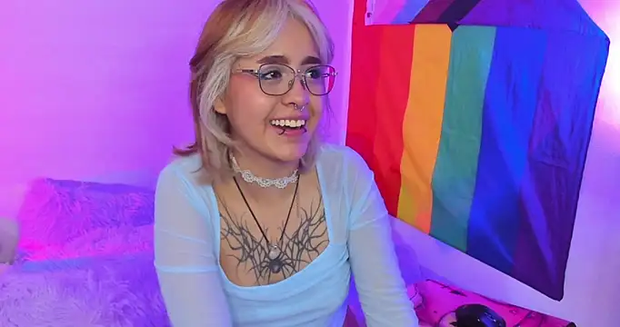 Snapshot of NekoWaifu chatting on September 26, 12:31 pm NekoWaifu online show from September 26, 12:31 pm