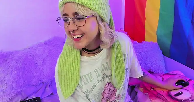 Snapshot of NekoWaifu chatting on October 8, 12:47 pm NekoWaifu online show from October 8, 12:47 pm