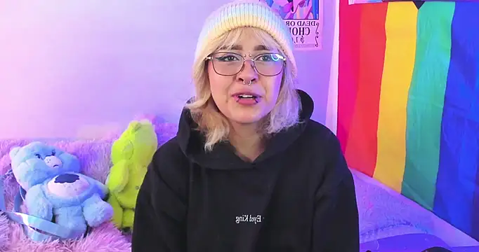 Snapshot of NekoWaifu chatting on November 3, 1:23 pm NekoWaifu online show from November 3, 1:23 pm